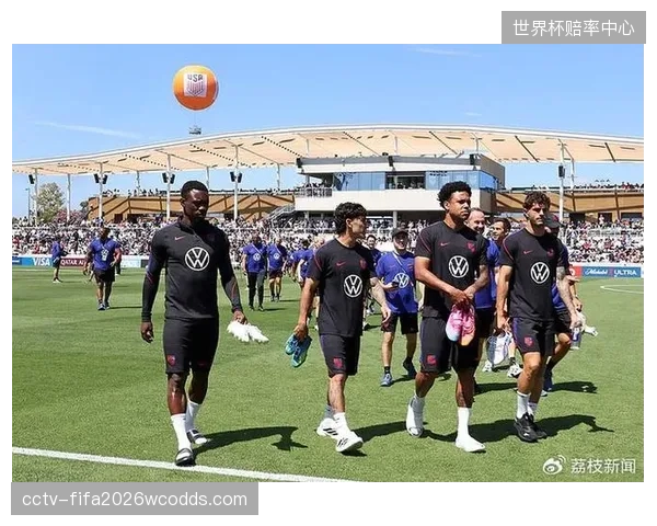 高中锋扬哈的支点作用在面对厄瓜多尔的防线时至关重要，他的头球优势是库拉索攻坚的利器。